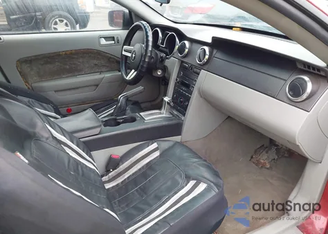 2009 Ford Mustang V6/V6 Premium z USA, uszkodzony, nr VIN 1ZVHT80N995104312